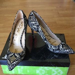Sam Edelman black and gold jacquard heels